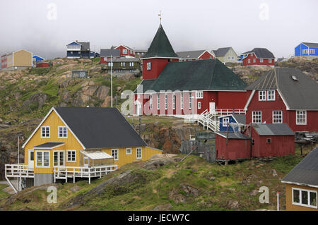 Grönland, Sisimiut, Blick auf die Stadt, Häuser, Kirche, Westgrönland, Stadt, Destination, Sehenswürdigkeit, draussen, Inuit, Inuit-Kultur, Bau, Holzhäuser, Fachwerk-Bau Weise, Architektur, in der Regel für Land, menschenleer, Kirche, Heilige Bau, Stockfoto