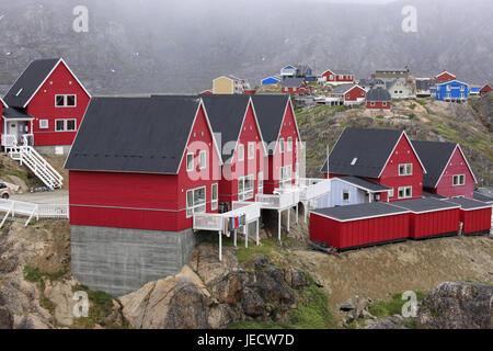 Grönland, Sisimiut, Blick auf die Stadt, Holz Häuser, Westgrönland, Stadt, Ziel, Gebäude, Architektur, Häuser, Wohnhäuser, Fachwerk-Bau Weise, verlassenen, rot, typisch für Land, Felsen, Nebel, Stockfoto