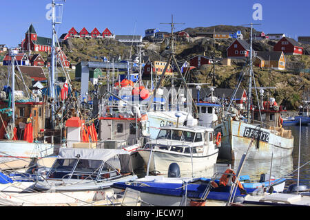 Grönland, Sisimiut, Blick auf die Stadt, Holzhäuser, Hafen, Boote, detail, Westgrönland, Stadt, Ziel, Gebäude, Architektur, Häuser, Wohnhäuser, Fachwerk-Bau Weise, menschenleer, in der Regel für Land, Felsen, Fischerboote, Fischtrawler, Motorboote, Stockfoto