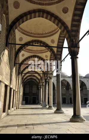 Türkei, Istanbul, Sultan Ahmed-Moschee, blaue Moschee, Kreuzgang, Stockfoto