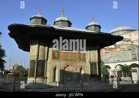 Türkei, Istanbul, Sultan Ahmed III Brunnen, Hagia Sophia im Hintergrund, Stockfoto