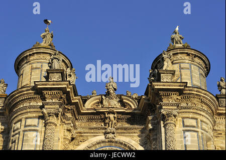 Spanien, Andalusien, Provinz Cadiz, Jerez De La Frontera, Storch auf eine Skulptur des Doms Jerez De La Frontera, Stockfoto