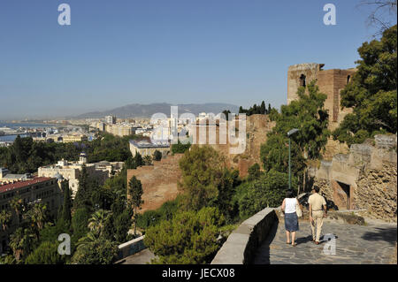 Spanien, Malaga, Castillo de Gibralfaro mit Blick über die Stadt, Stockfoto