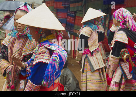 Asien, Vietnam, Menschen in traditioneller Kleidung, Nahaufnahme, Stockfoto