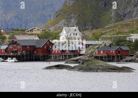 Rorbuer, traditionelle Holzhäuser in das Fischerdorf reine auf den Lofoten-Insel-Moskenesoy, Stockfoto