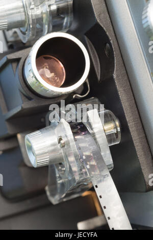 Jahrgang 8mm Film Film Projektorlinse vorderen Wagen Stockfoto
