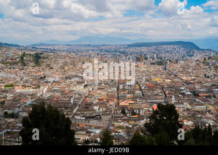 Luftaufnahme von Quito aus El Panecillo, Ecuador Stockfoto