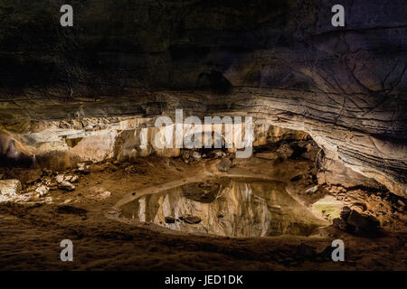 Innere der Katerinska-Höhle im mährischen Karst. Tschechische Republik Stockfoto