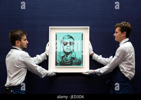 Londdon, UK. 23. Juni 2017. Im Bild: Selbstbildnis, 1963 / 64, von Andy Warhol, schätzen GBP 5 – 7m. Vorschau von Sotheby's Contemporary Art Evening Sale findet am 28. Juni 2017. Stockfoto