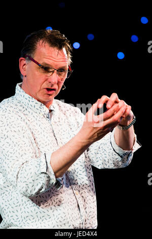 Steve Williams, Wissenschaftsjournalist für Kinder, die 2017 Hay Festival der Literatur und Kunst, Hay on Wye, Wales UK Stockfoto