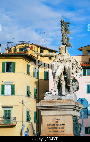 Florenz, Italien - 8. Januar 2009: Denkmal für die Gefallenen in der Schlacht von Mentana auf der Piazza Mentana in Florenz Stadt. Gruppe wurde von Erzen modelliert. Stockfoto