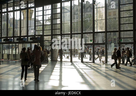 Frankreich, Paris, Teil von Beaubourg, Centre Georges Pompidou, Rathaus, Besucher, kein Model-release Stockfoto