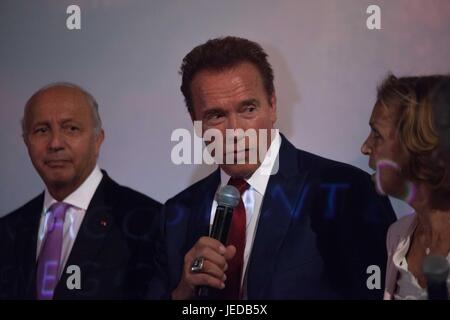 Paris, Frankreich. 23. Juni 2017. Arnold Schwarzenegger und Laurent Fabius, präsentiert den Dokumentarfilm "Wunder des Meeres", produziert von Arnold Schwarzenegger und Francois Montello, Regie: Jean-Michel Cousteau und Jean-Jacques Montello, mit Unterstützung der R20, Di Caprio Fondation und Green Cross, Paris, Frankreich-Credit: Ania Freindorf/Alamy Live News Stockfoto