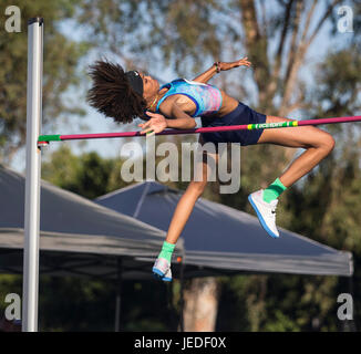 Sacramento, CA. 23. Juni 2017. Damen Hochspringerin Vashti Cunningham gelöscht bei 6: 4 1/4 während der USATF Außenbahn und Feld Meisterschaft 2.Tag an Hornet Stadion Sacramento, CA. Thurman James/CSM/Alamy Live News Stockfoto