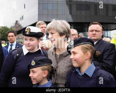 Liverpool, Vereinigtes Königreich. 24. Juni 2017. Premierminister Theresa May besucht Liverpool für Armed Forces Day Samstag, 24. Juni 2017. Bildnachweis: ALAN EDWARDS/Alamy Live-Nachrichten Stockfoto