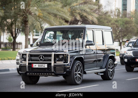 Doha, Katar. 24. Juni 2017. Viele teure Autos gelten während der Autoparade entlang Doha Corniche am letzten Tag des Ramadan Credit: Tom Morgan/Alamy Live News Stockfoto