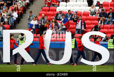 Kazan, Russland. 24. Juni 2017. Freiwillige in Mexiko und Russland übereinstimmen, gültig für die dritte Runde des 2017 Confederations Cup am Samstag (24) in die Arena von Kazan in Kazan, Russland statt. (Foto: Rodolfo Buhrer/La Imagem/Fotoarena) Stockfoto