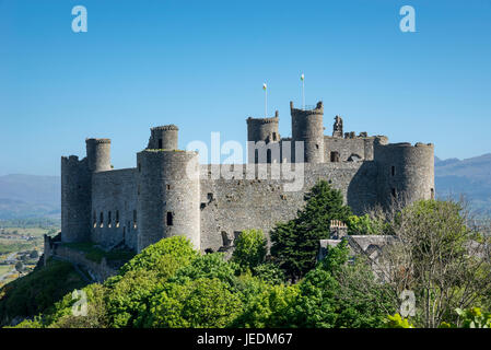 Harlech Castle in Snowdonia, Nordwales. Eine beeindruckende mittelalterliche Burg in spektakulärer Lage. Stockfoto