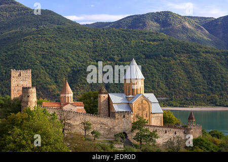 Ananuri Kirche und Kloster in Georgien. Stockfoto