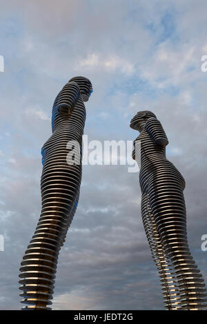 Beweglichen Metall-Statuen von Ali und Nino ByTamara Kvesitadze in Batumi, Georgien. Stockfoto