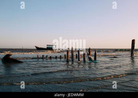 Boote auf Tan Thanh Strand gehen Cong Vietnam Reisen abstrakte Fotohintergrund Stockfoto