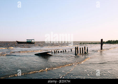 Boote auf Tan Thanh Strand gehen Cong Vietnam Reisen abstrakte Fotohintergrund Stockfoto