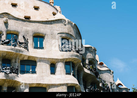 BARCELONA, Spanien - 5. August 2016: Casa Mila oder La Pedrera ist eine modernistische Gebäude in Barcelona und war die letzte private Residenz entworfen von archit Stockfoto