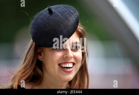 Prinzessin Beatrice von York tagsüber fünf des Royal Ascot in Ascot Racecourse. Stockfoto