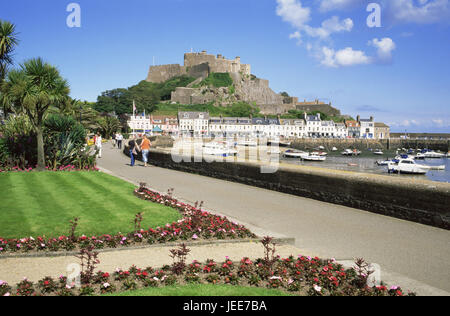 Großbritannien, den Kanalinseln, Insel Jersey, Gorey, lokale Ansicht, Mont Hochmuts Burg, Hafen, promenade, Europa, Ort, Häuser, Terrasse, Wohnhäuser, Burg, Hobbits, Kultur, Ort von Interesse, Gebäude, Architektur, Tourismus, Boote, Ebbe, Uferpromenade, Blumenbeete, Stockfoto