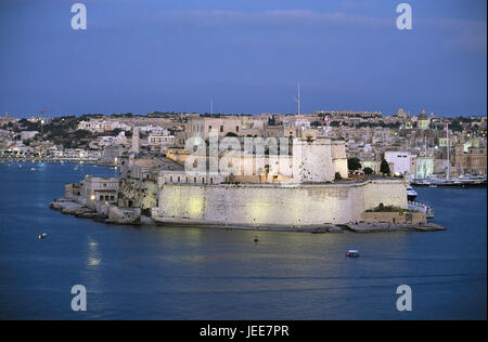 Insel Malta, Halbinsel Sciberras, Valletta Grand Harbour view Vittoriosa, Fort Stück Angelo, Meer, Sonnenuntergang, maltesischen Inseln, Insel im Mittelmeer, Küste, Ansicht, Stadt, benachbarten Stadt Birgu, Blick auf die Stadt, Festung, Bollwerk, Struktur historisch, Ort von Interesse, das Mittelmeer, am Abend, Stockfoto