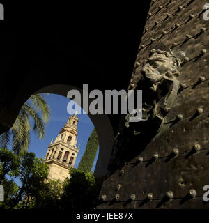 Spanien, Andalusien, Cordoba, La Mezquita, Blick durch das Ziel der Santa Catalina, Stockfoto