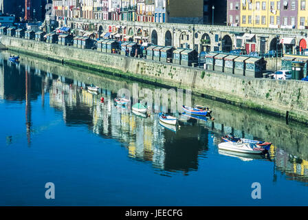 Ausflugsboote, gesponsert von den Hafenunternehmen in Porto, Portugal, auf dem Fluss-Dom. Stockfoto