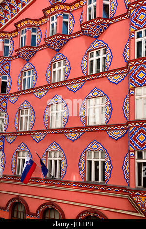 Bunte Fassade des Cooperative Bank Geschäftshaus oder Vurnik House von Ivan Vurnik 1921 gemalt von Frau Helena in Ljubljana Slowenien Stockfoto