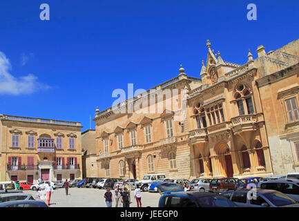 Historische Gebäude in Saint Paul Quadrat, Pjazza San Pawl, mittelalterliche Stadt Mdina, Malta Stockfoto