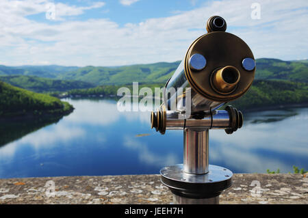 Edersee Blick von Schloss Waldeck mit Teleskop Stockfoto