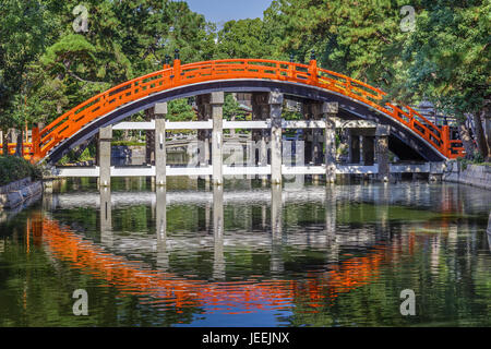 Taiko Bashi (Trommel Brücke oder formal "Sori Baschi") am Grand Schrein Sumiyoshi in Osaka, Japan Stockfoto