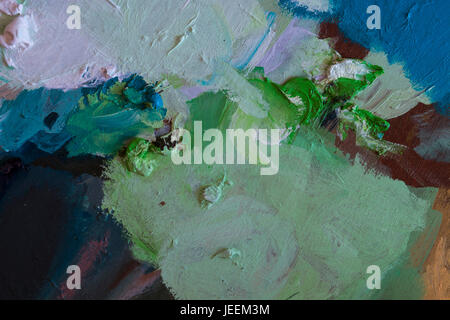 Nahaufnahme von Künstler-Ölfarben auf Holzpalette Stockfoto