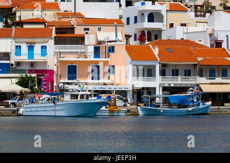 Anzeigen von Korissia, der Hafen von Kea Insel in Griechenland. Stockfoto