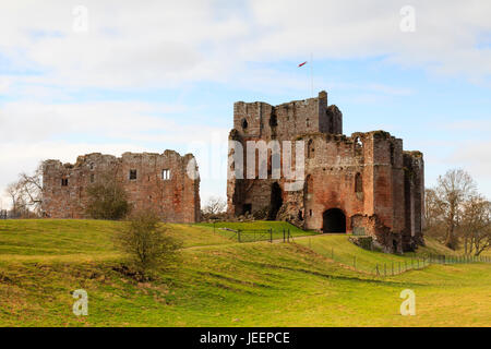 Brougham Castle befindet sich südöstlich von Penrith, Cumbria, Nordengland.  Die Burg stammt aus dem frühen 13. Jahrhundert. Stockfoto