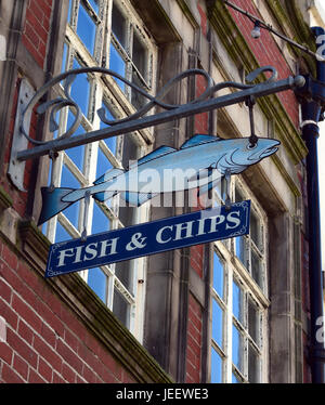 BILDHAFTE BRITISCHEN FISH AND CHIP ZEICHEN  WHITBY, YORKSHIRE Stockfoto