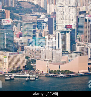 Quadratische Antenne Stadtbild von Tsim Sha Tsui auf der Kowloon Seite in Hong Kong, China. Stockfoto