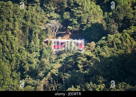 Horizontale Sicht auf die Peak Tram in Hong Kong, China. Stockfoto