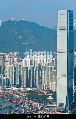Vertikale Ansicht des International Commerce Centre in Hong Kong, China. Stockfoto