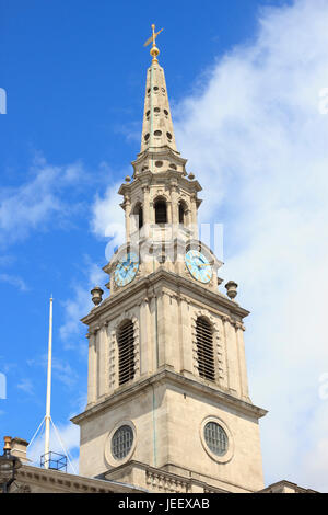 Der Turm der Kirche St. Martin-in-the-Fields in London, England. Stockfoto