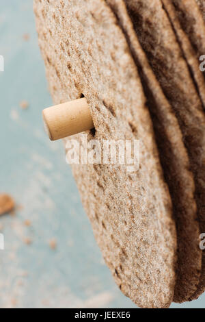 Schwedische aufrunden Knäckebrot in enger. Skandinavische Lebensmittel Detail. Stockfoto