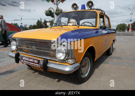 Polizei Moskwitsch 412 Wolga bei Ausstellung von Oldtimern. Sommer. Belarus. Vitebsk. 2017. Stockfoto