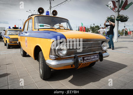 Polizei Moskwitsch 412 Wolga bei Ausstellung von Oldtimern. Sommer. Belarus. Vitebsk. 2017. Stockfoto