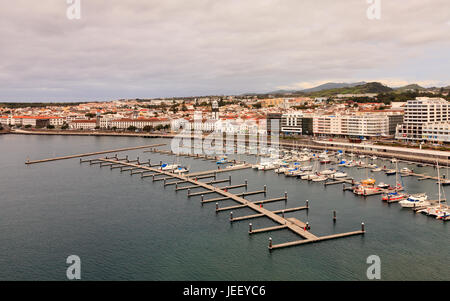 Ponta Delgada Waterfront.  Ponta Delgada ist die Hauptstadt von Sao Miguel eine portugiesische Insel der Azoren im Atlantischen Ozean. Stockfoto