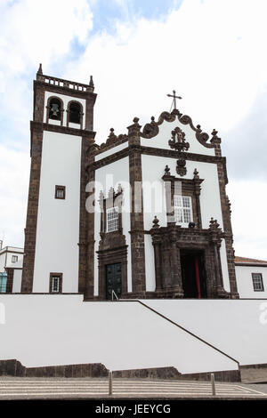 Die Kirche von St. Peter (Sao Pedro) ist eine portugiesische Insel der Azoren im Atlantik in Ponta Delgada, der Hauptstadt von Sao Miguel. Stockfoto