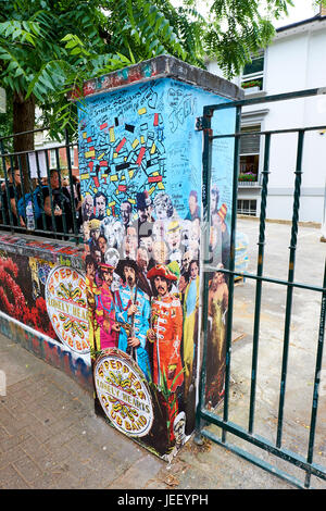 Dekorierte Wand außerhalb Abbey Road Studios, St Johns Wood, London, UK Stockfoto